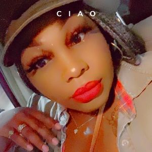 Meet your Posher, Crystal